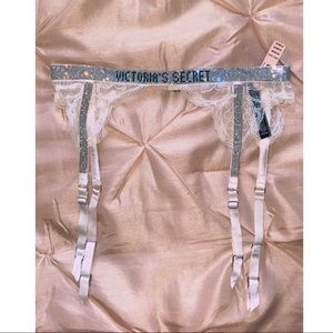 ❣️Victoria’s Secret Shine Strap Lace Garter Belt